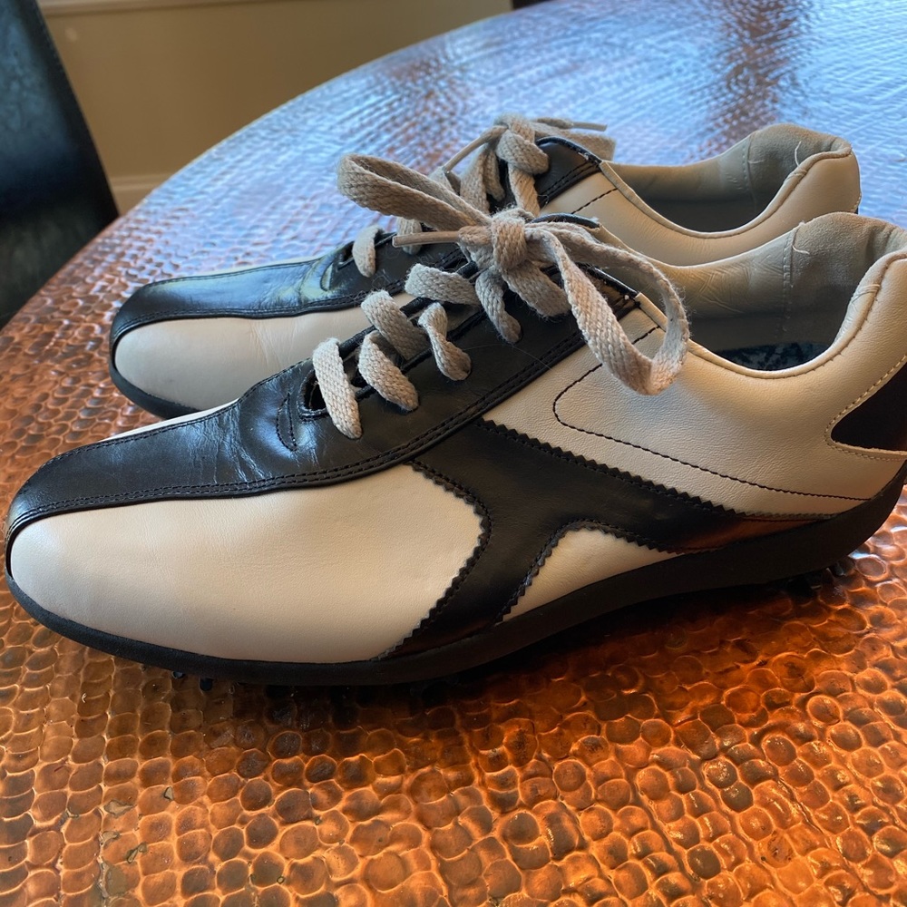 Women’s golf shoes